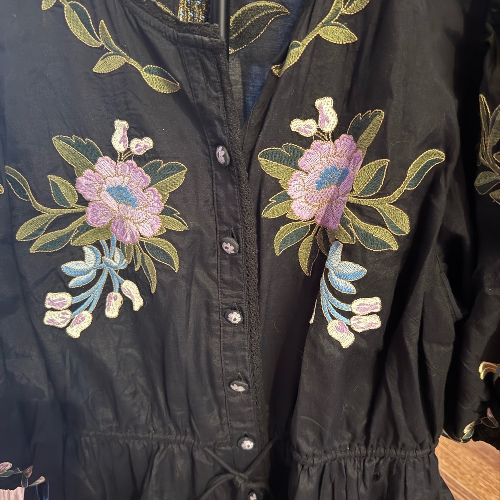 Farm Rio Women’s Black Embroidered Peplum Button-Up Ties at waist - Picture 4 of 7